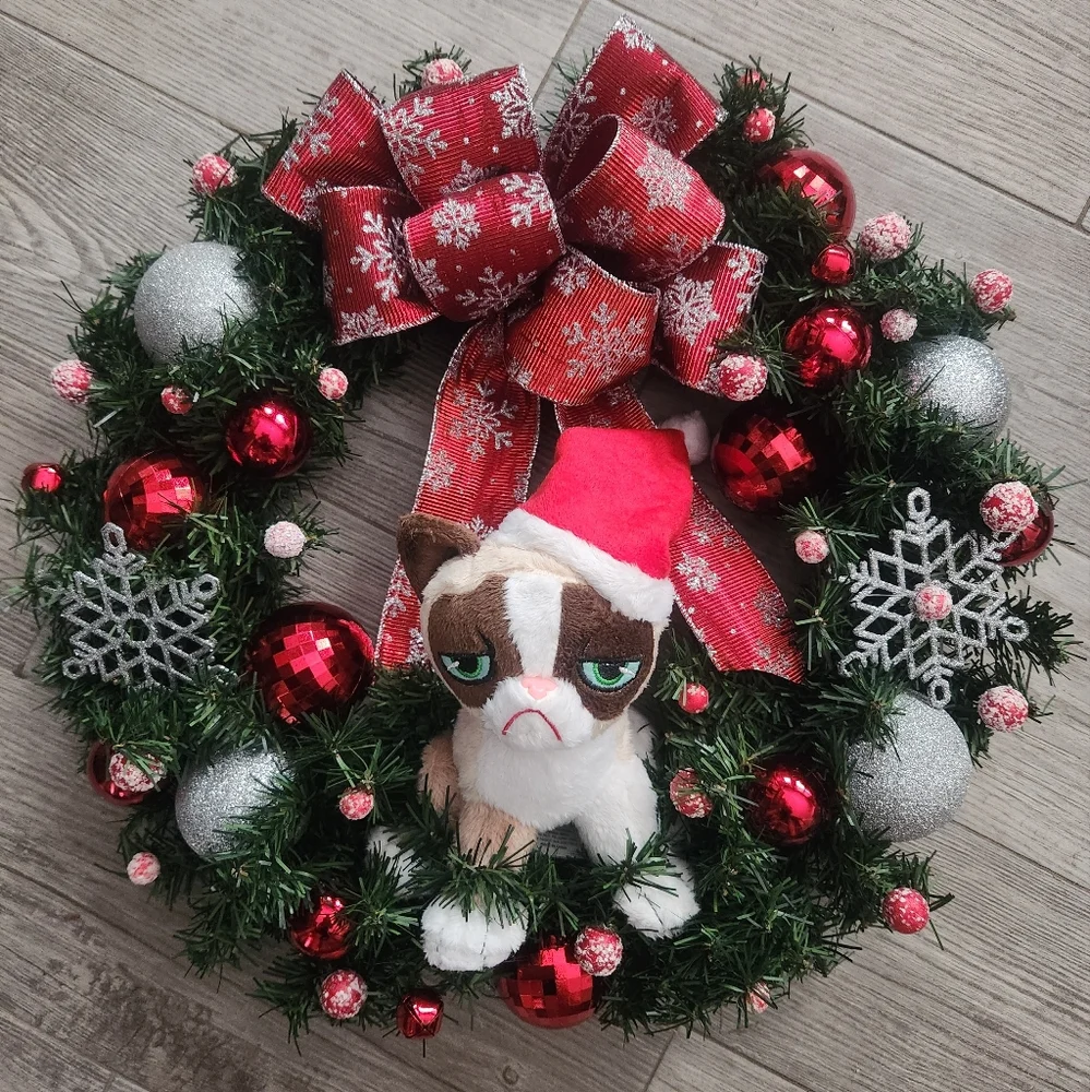 Red & Silver Grumpy Cat Meowy Christmas Wreath